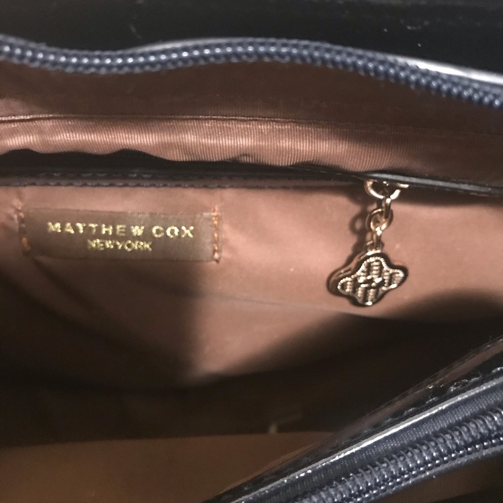 Like new Navy handbag 👜 - Picture 5 of 15